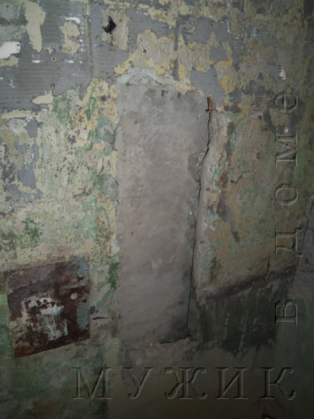 Ниша в стене после демонтажа