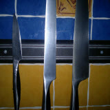 куда повесить ножи на кухне