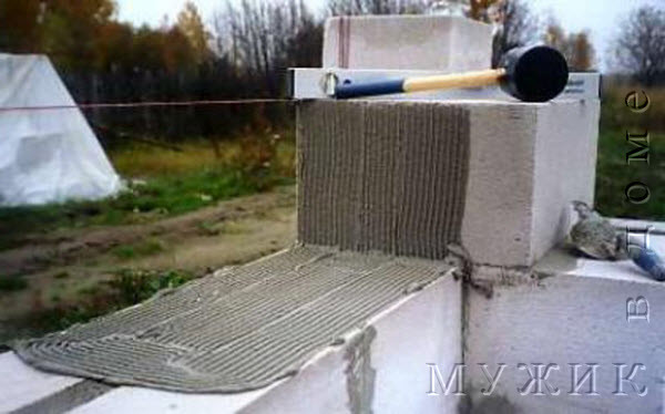 Кладка стен из пеноблока – от установки первого ряда, до монтажа перекрытий